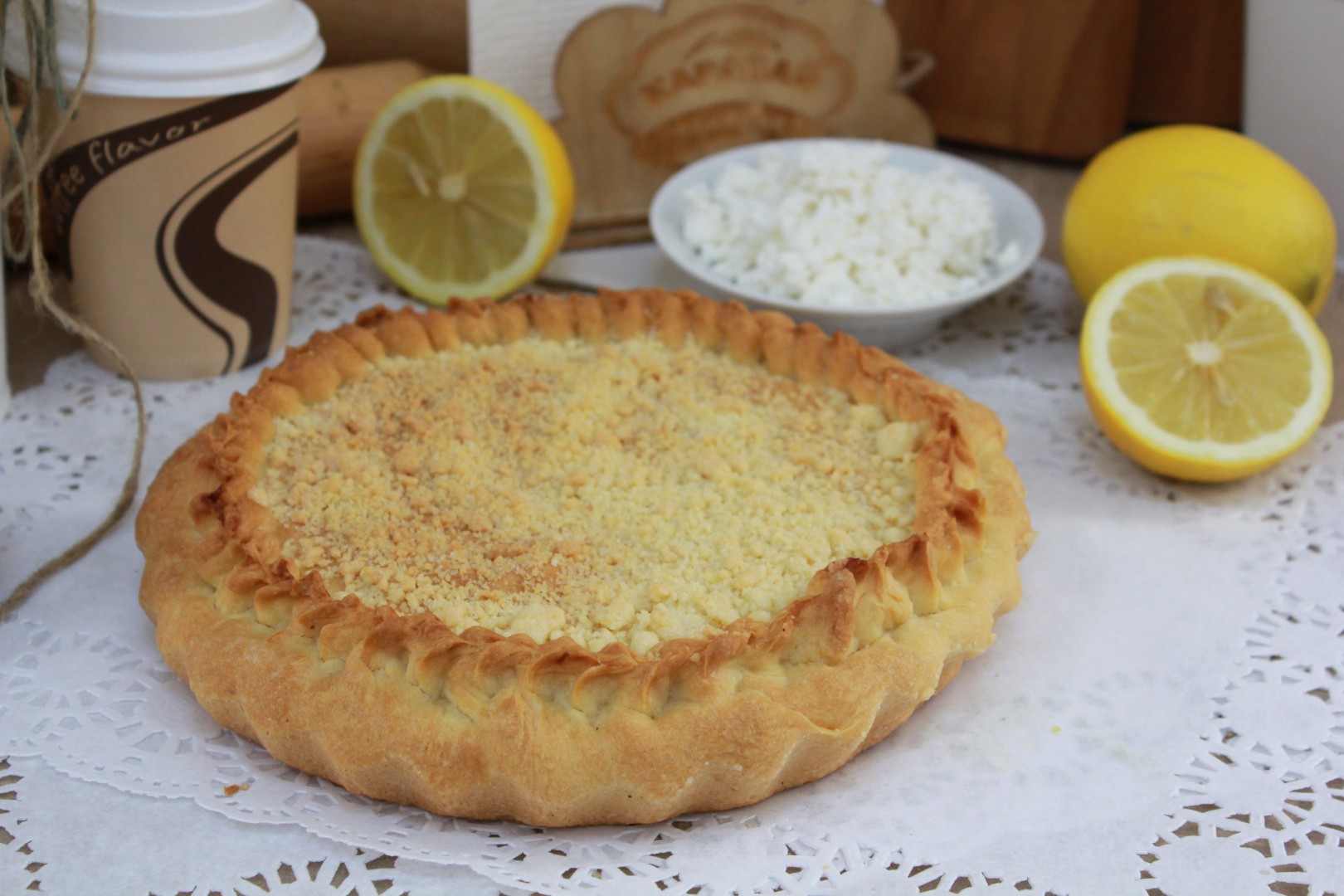 Пирог двухслойный с лимоном и творогом