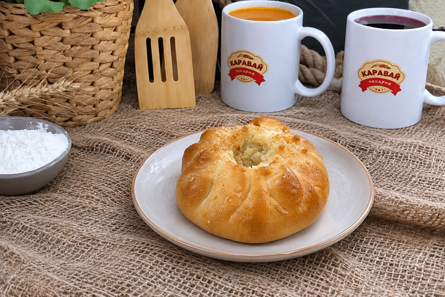 Пирожок с тыквой и яблоками